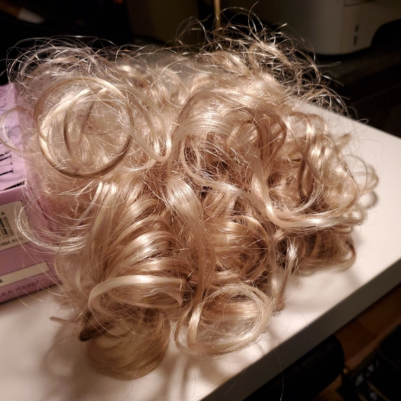 Paula Young curly girl ponny tail extension - Picture 2 of 4